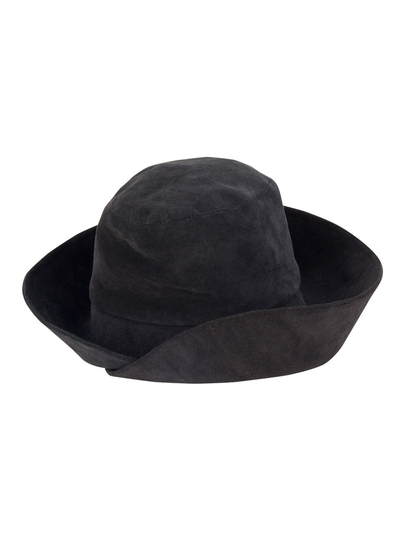 قبعة جلد سوداء 