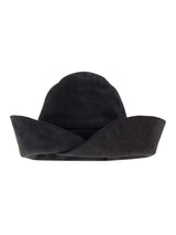 قبعة جلد سوداء 